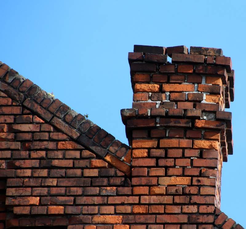 Signs Your Bell Gardens Home Needs a Chimney Inspection Damaged chimney on an Bell Gardens home showing cracks and missing mortar